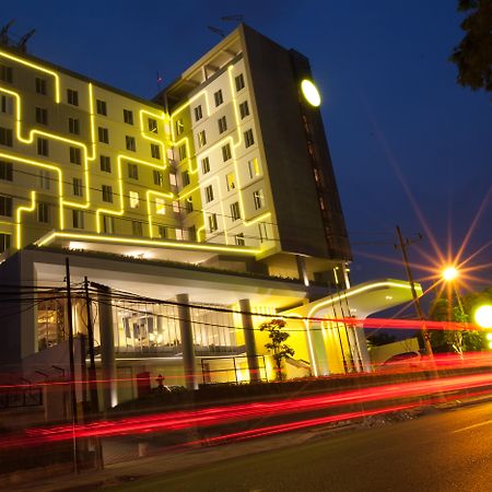 Yello Hotel Jemursari Surabaja Zewnętrze zdjęcie