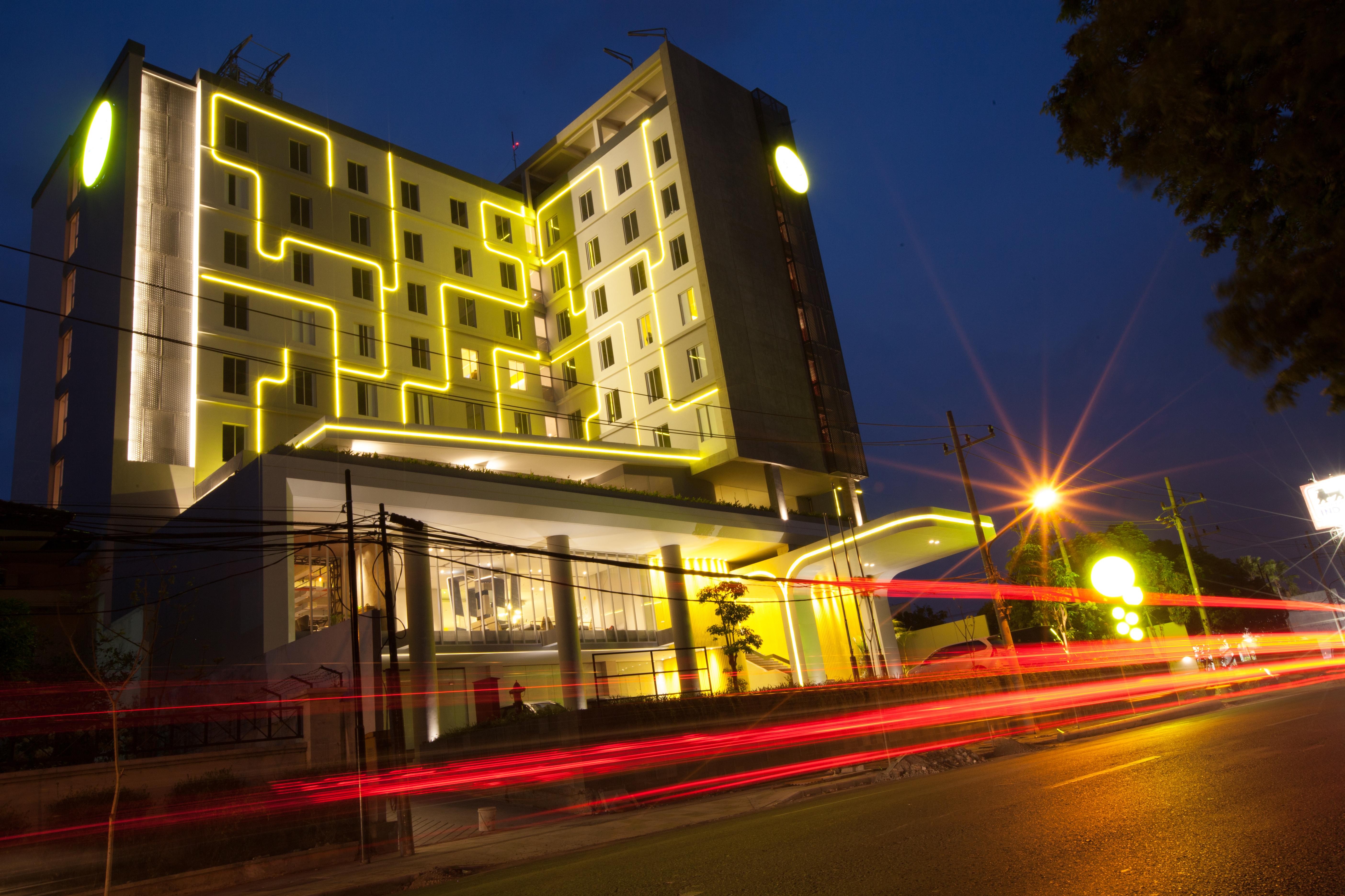 Yello Hotel Jemursari Surabaja Zewnętrze zdjęcie