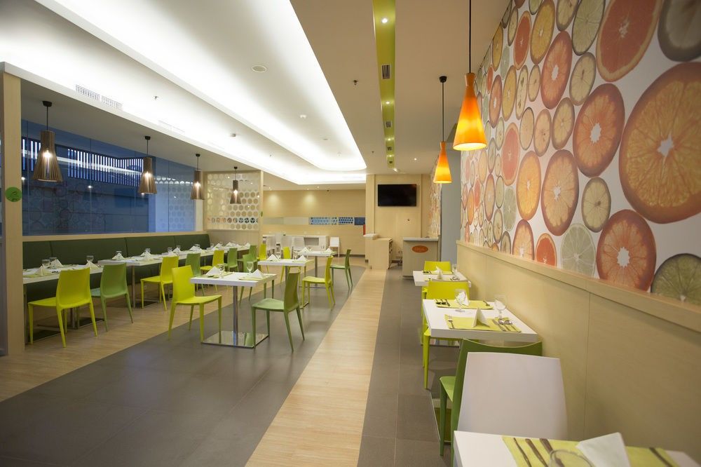Yello Hotel Jemursari Surabaja Zewnętrze zdjęcie