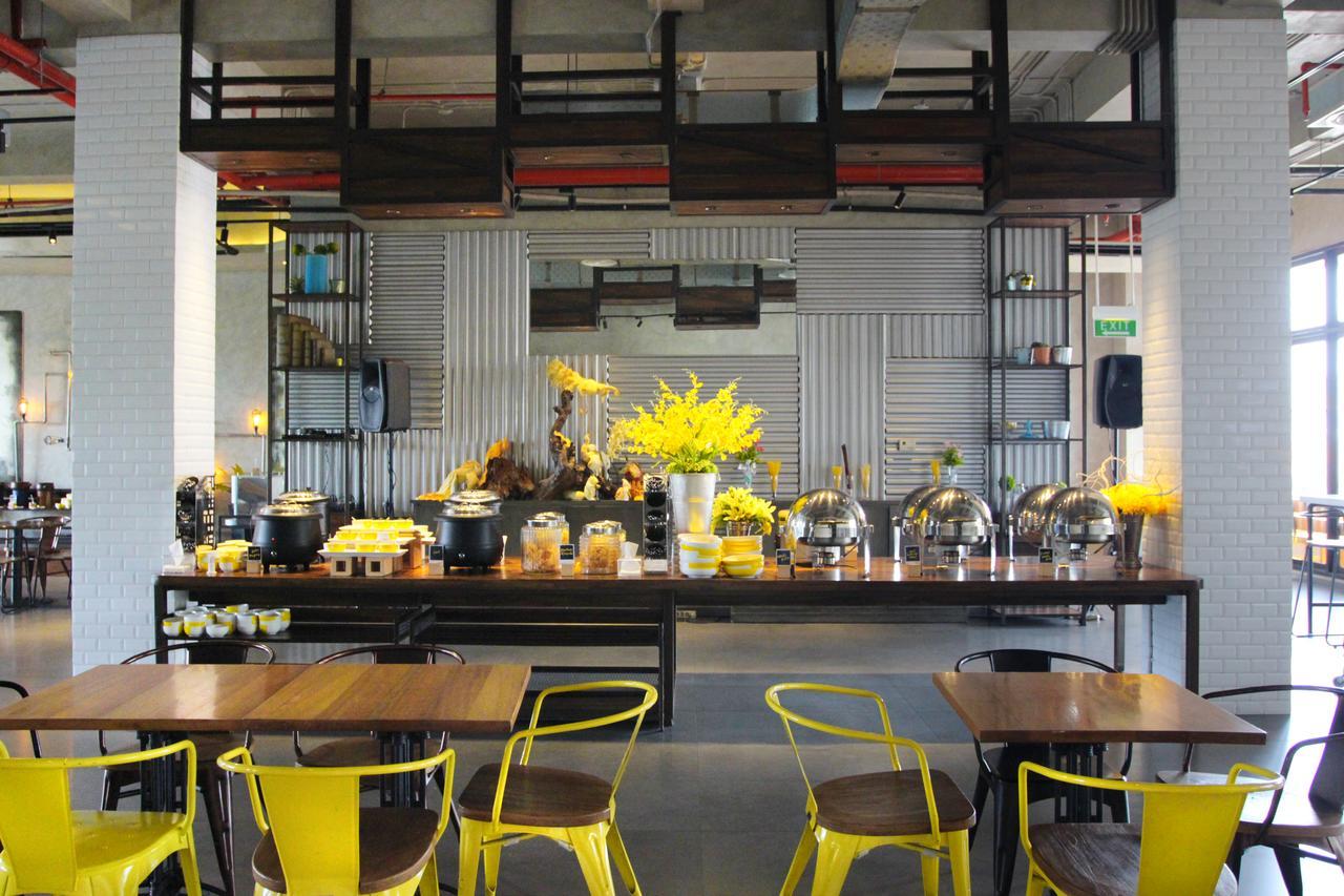 Yello Hotel Jemursari Surabaja Zewnętrze zdjęcie