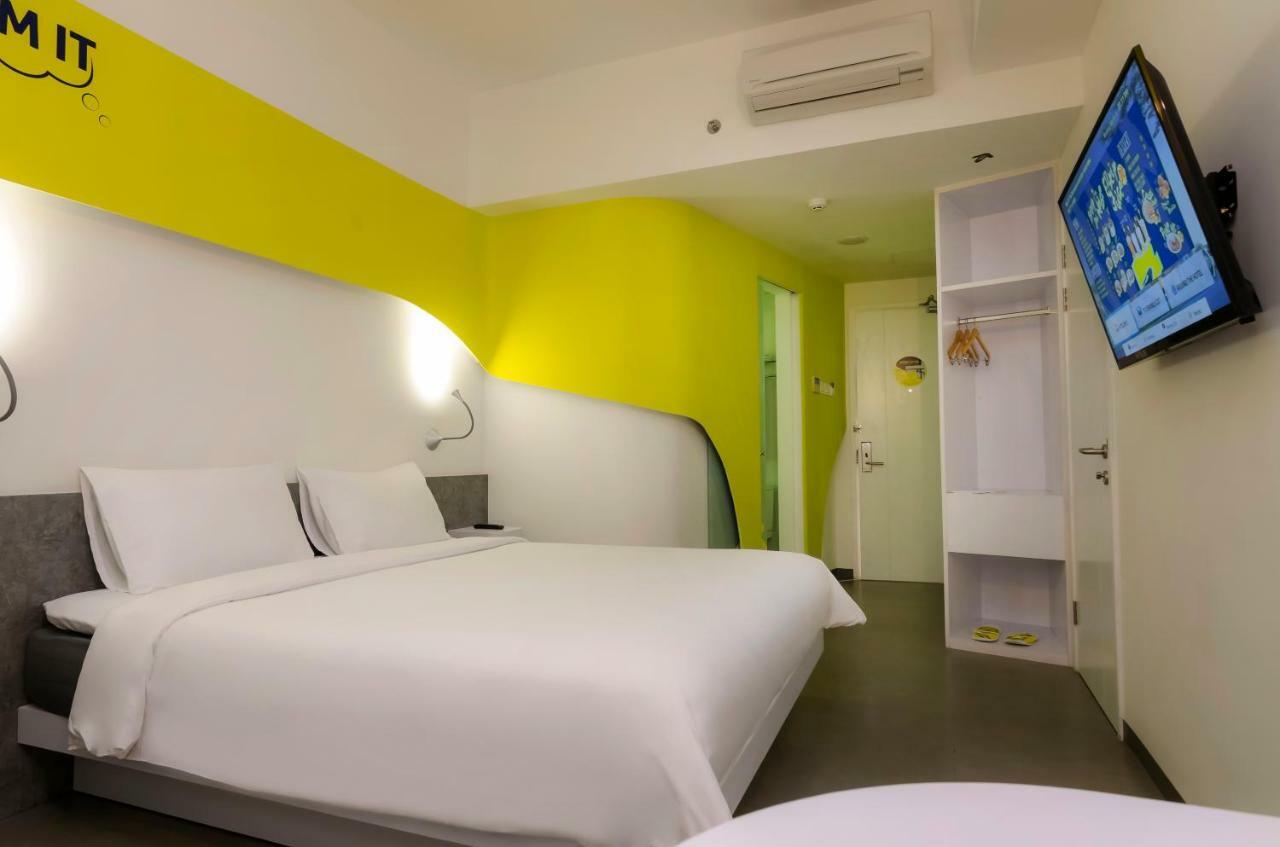 Yello Hotel Jemursari Surabaja Zewnętrze zdjęcie